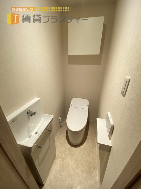 トイレ　温水洗浄便座付き。