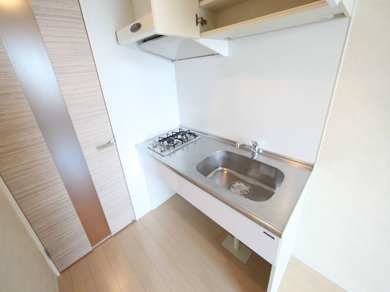 キッチン　システムキッチン（ガス2口）冷蔵庫・レンジ等ご用意できます