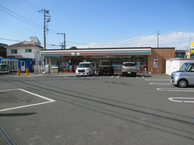 コンビニ　セブンイレブン藤沢本鵠沼5丁目店（コンビニ）まで181m