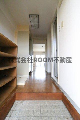 エントランス　落ち着いたエントランスです