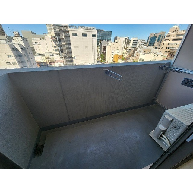 バルコニー　バルコニー付きなのでお天気が良い日にはお洗濯物干せます