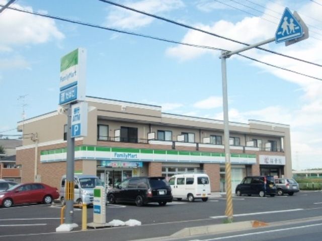 コンビニ　ファミリーマート柏たなか店（コンビニ）まで900m