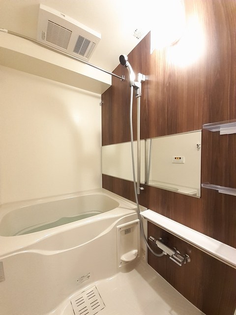 バス・シャワールーム　バスルーム