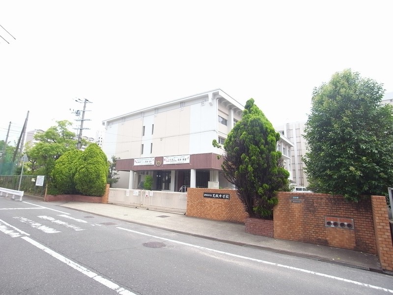 中学校　荒牧中学校（中学校）まで196m