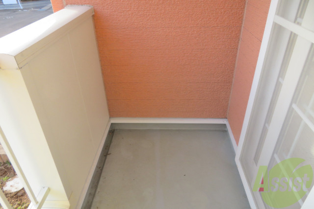 バルコニー　バルコニーには天気の良い日は布団も干せます。