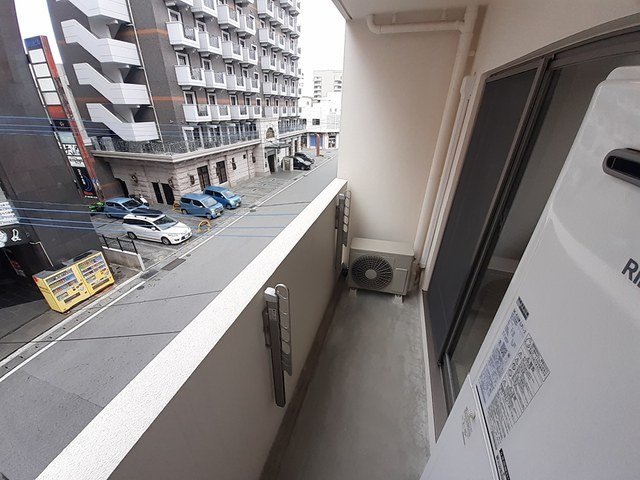 バルコニー　バルコニーからの眺めを楽しみながら食事をしませんか