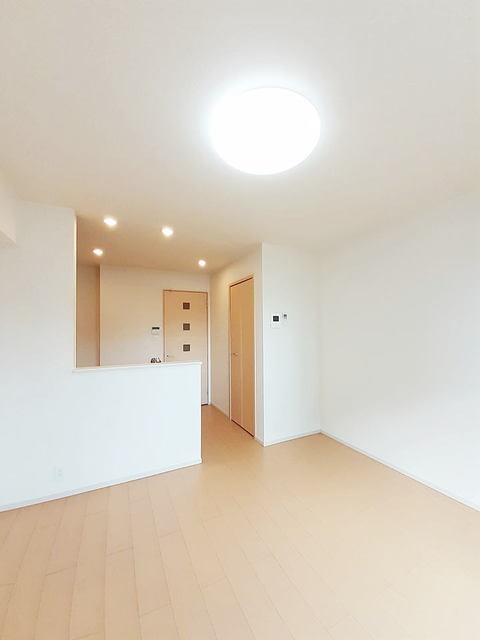 居室・リビング　※写真は同シリーズ類似物件を含む為現況優先とさせて頂きます