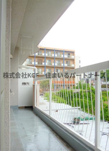 バルコニー　陽当たり良好なバルコニーです