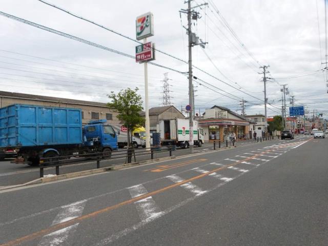 コンビニ　セブンイレブン（コンビニ）まで441m