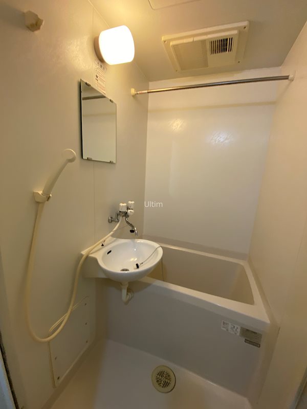 バス・シャワールーム　※別のお部屋の写真です