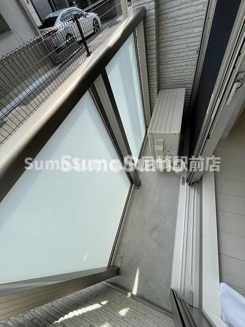 バルコニー　暖かな日差しのふりそそぐバルコニー