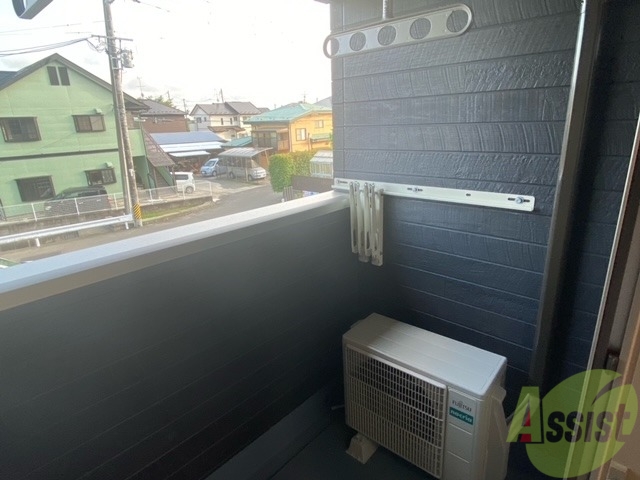 バルコニー　お洗濯はこちらで、南向きではかどりそうですね