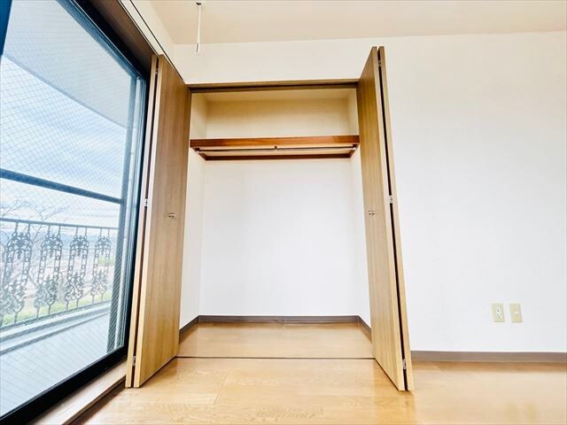 収納　同一建物内３０５号室内装写真転載