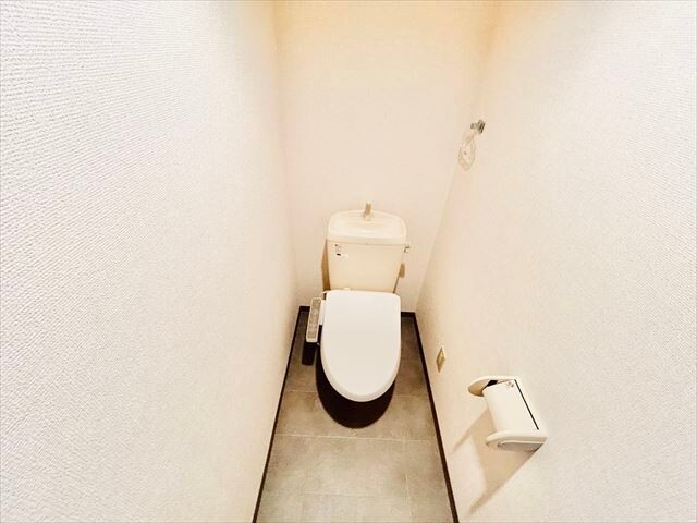 トイレ　同一建物内３０５号室内装写真転載