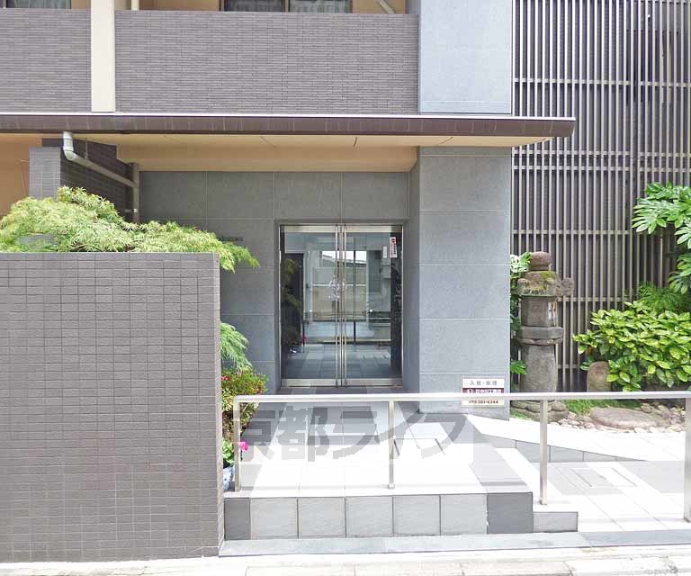 その他共有部分　建物入口です。