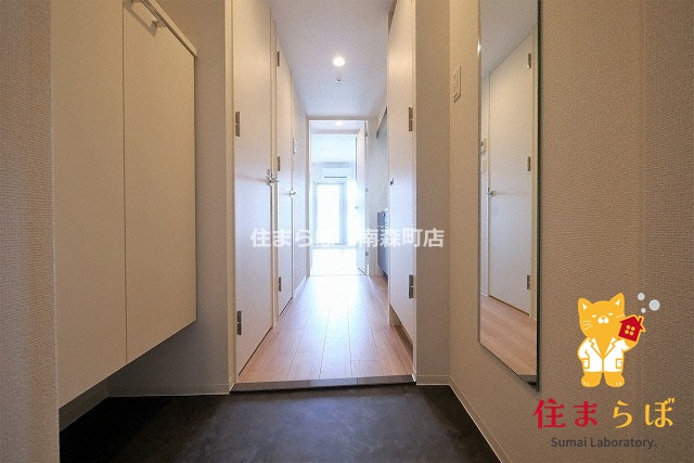 玄関　「気になったら、LINEで気軽に相談できますよ。」