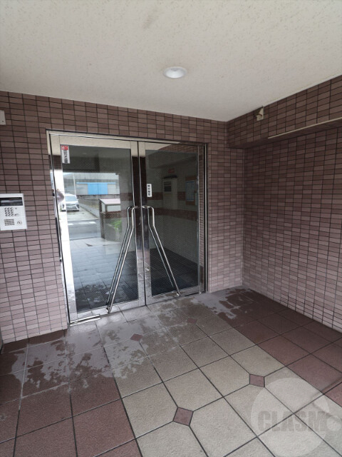 エントランス　オートロック付きで安心です