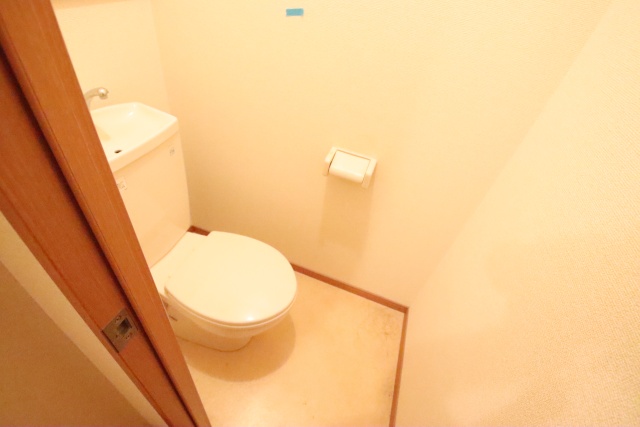 トイレ　※別室の参考写真の為、現況優先です。