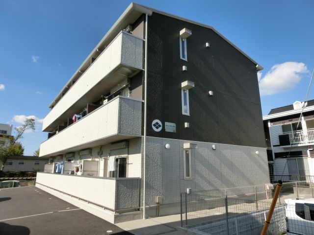 建物外観　2016年7月築の綺麗なアパートです