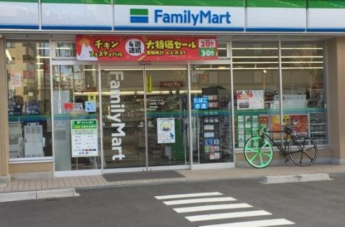 コンビニ　ファミリーマート上前津二丁目店（コンビニ）まで40m