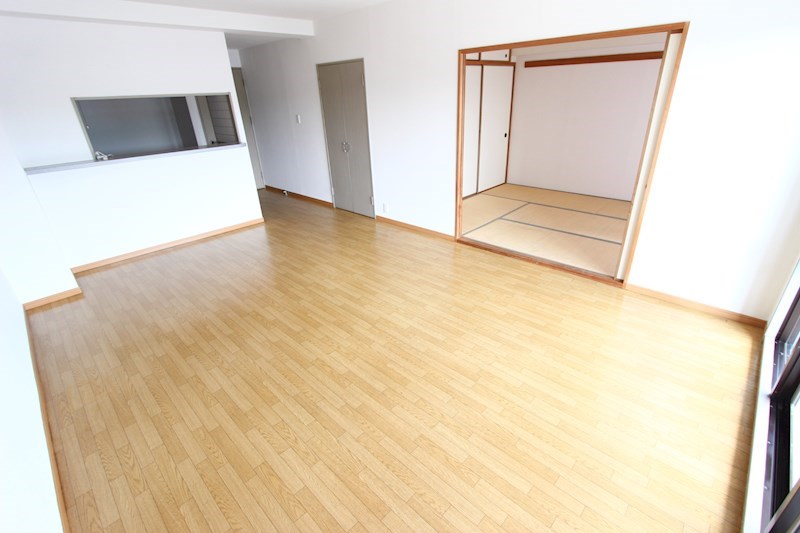 居室・リビング　※写真は別号室のものですので現状優先とさせていただきます