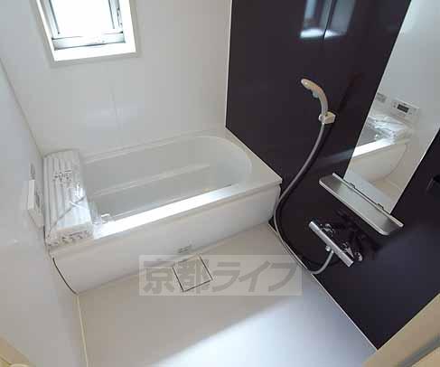 バス・シャワールーム　お風呂に窓があるのがいいですね