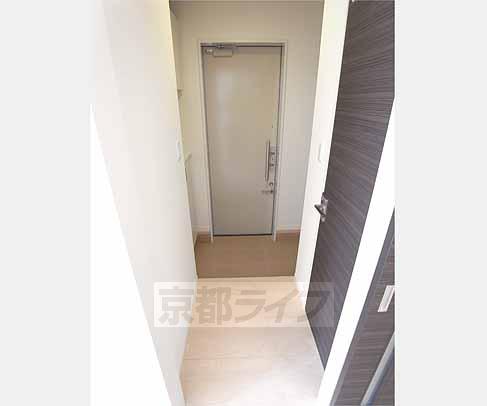 その他部屋・スペース　リビングから見た廊下