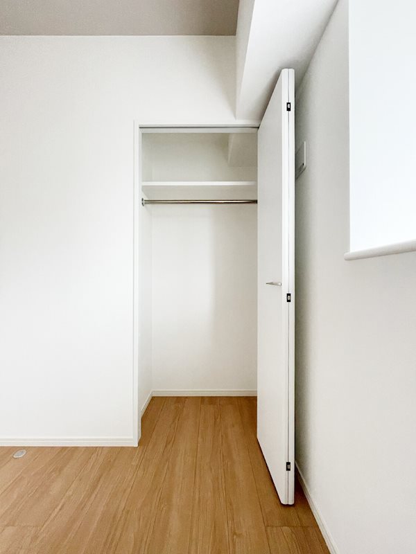 収納　各居室にはクローゼットが備わります。