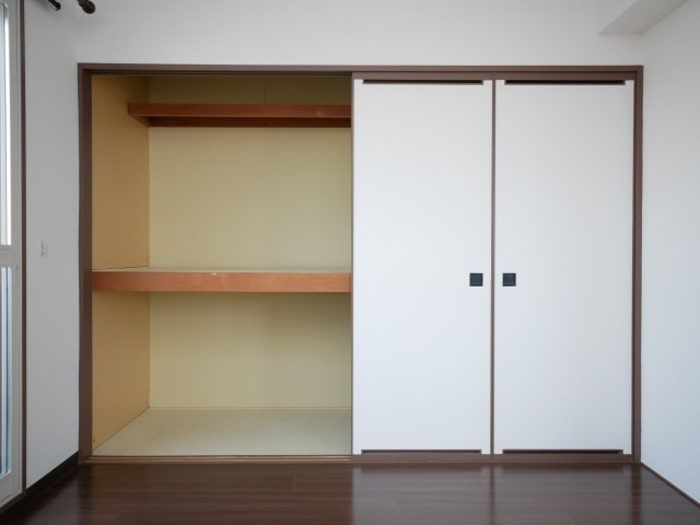 収納　壁一面の大型収納付きです。