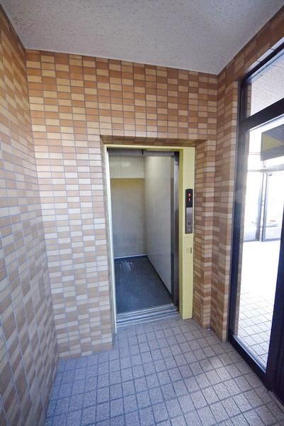 ロビー　エレベーターございます