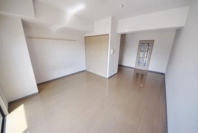 居室・リビング　日当たり良好な１４帖のお部屋