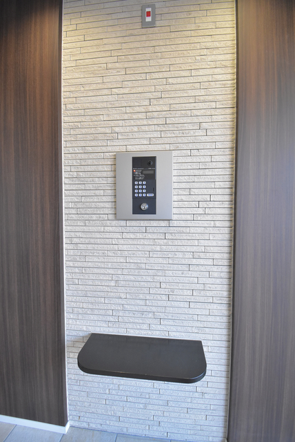 セキュリティ　カメラ付きのオートロックで訪問者を確認できます。