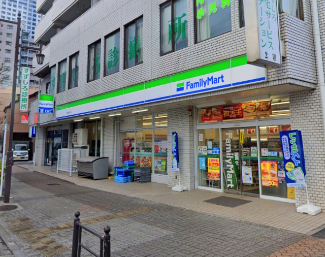 コンビニ　ファミリーマート練馬駅西口店（コンビニ）まで320m