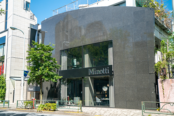 ホームセンター　Minotti　BOUTIQUE　AOYAMA（ホームセンター）まで391m