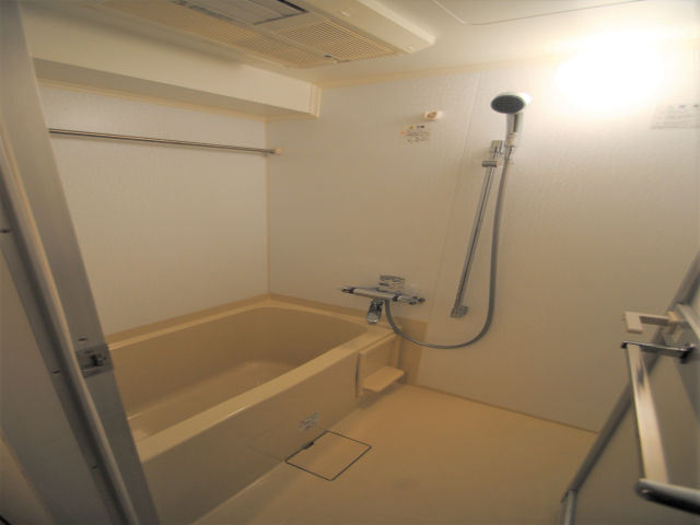 バス・シャワールーム　別住戸写真となります。現況と異なる場合がございます。