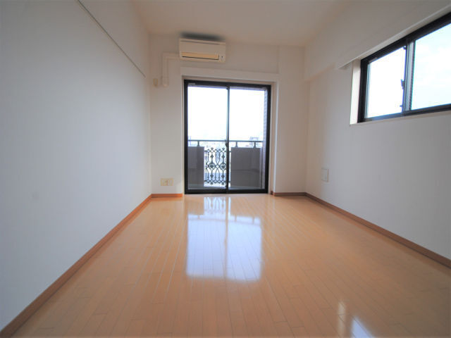 居室・リビング　別住戸写真となります。現況と異なる場合がございます。