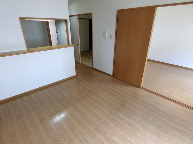 居室・リビング　明るいリビング