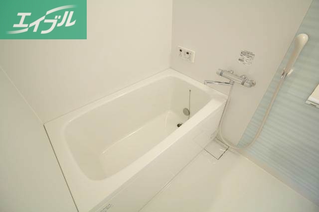 バス・シャワールーム　同物件別部屋の写真です