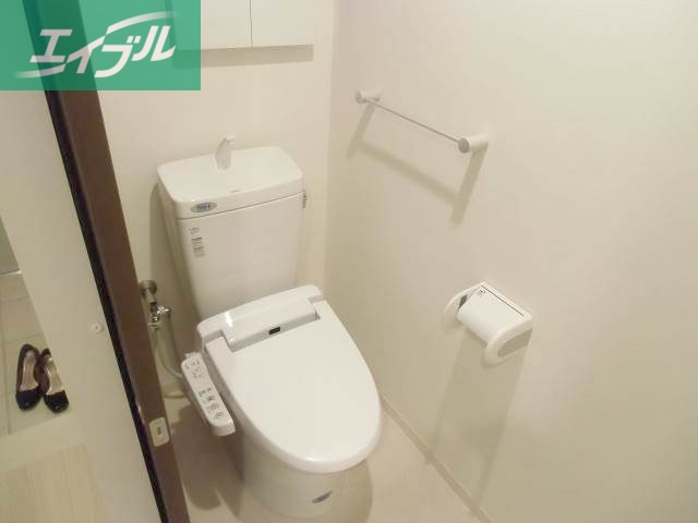 トイレ　同物件別部屋の写真です