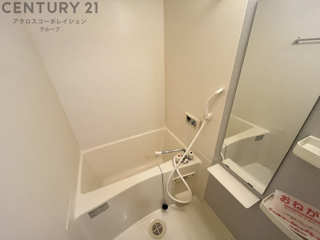 バス・シャワールーム　便利な浴室乾燥機付き♪