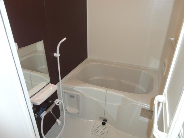 バス・シャワールーム　浴室乾燥機完備♪