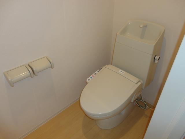 トイレ　温水洗浄便座付き♪