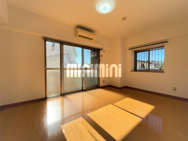 居室・リビング　明るいリビング