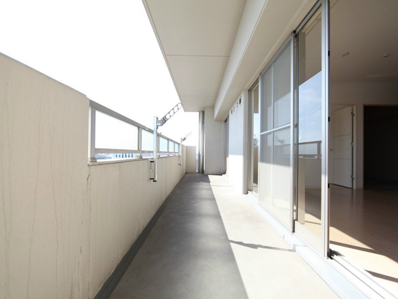 バルコニー　バルコニー　洗濯物が干せます　花火鑑賞可