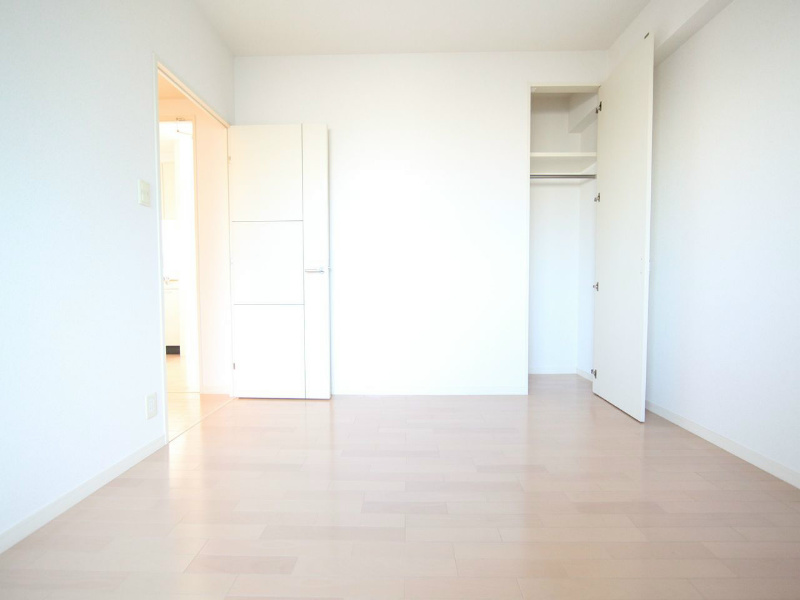 その他　洋室6.9帖　クローゼット（収納充実してます）