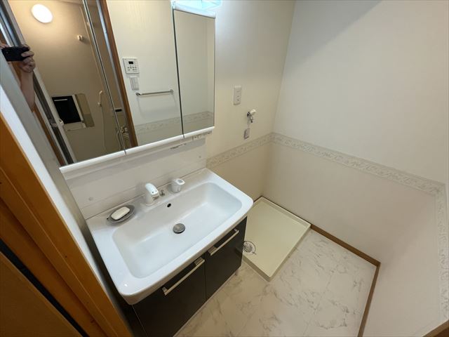 洗面設備　※同建物別部屋の写真になります。