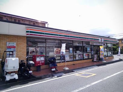 コンビニ　セブンイレブン（コンビニ）まで221m