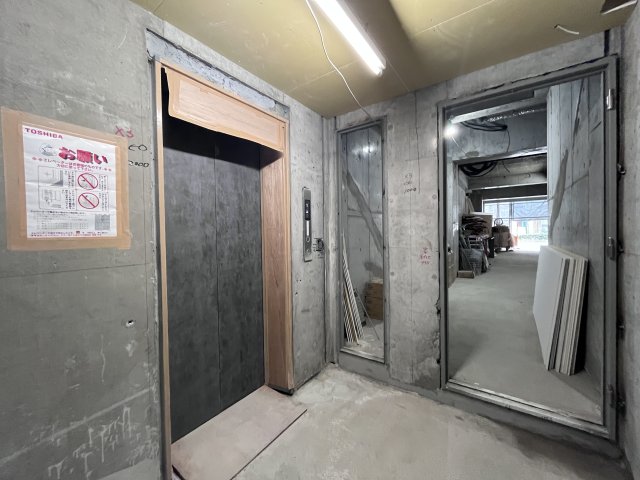 ロビー　建築中の写真です。