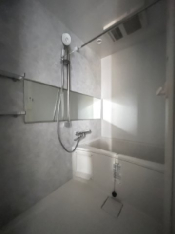 バス・シャワールーム　建築中の写真です。