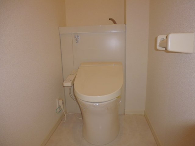 トイレ　温水洗浄便座